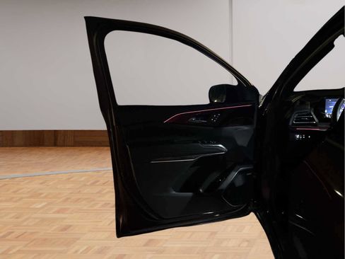 Used 2024 Chevrolet Traverse RS image 27