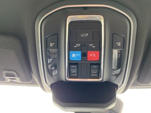 Used 2025 Jeep Grand Cherokee L Altitude AWD/4WD image 19