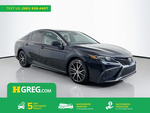 Used 2021 Toyota Camry SE FWD image 1