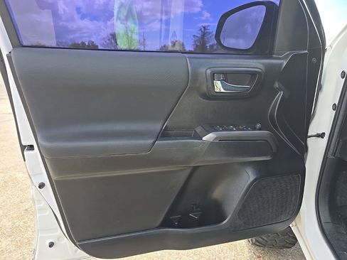 Used 2022 Toyota Tacoma TRD Off-Road w/ Technology Package image 36