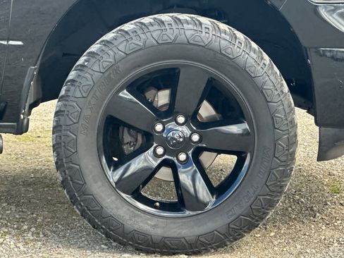 Used 2019 RAM 1500 Classic SLT w/ Black Appearance Group image 28