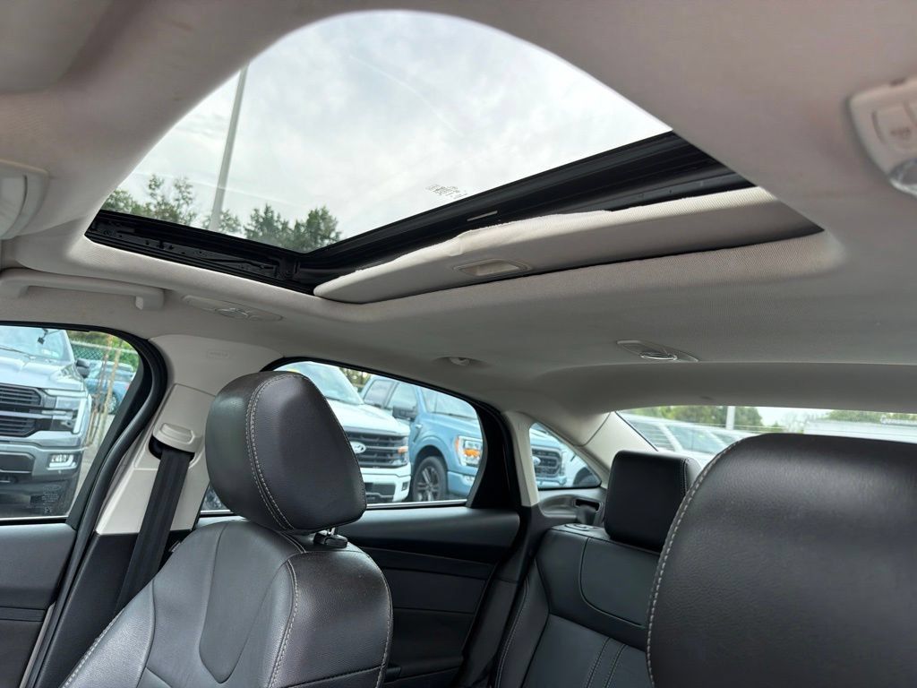 Used 2014 Ford Focus Titanium FWD image 29