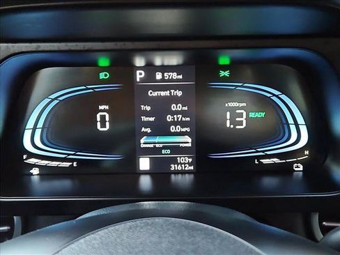 Used 2025 Hyundai Elantra Hybrid FWD image 11