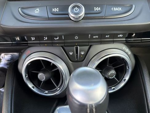 Certified 2022 Chevrolet Camaro LT w/ Technology Package image 20