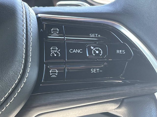 Used 2022 Jeep Grand Cherokee Overland AWD/4WD image 40