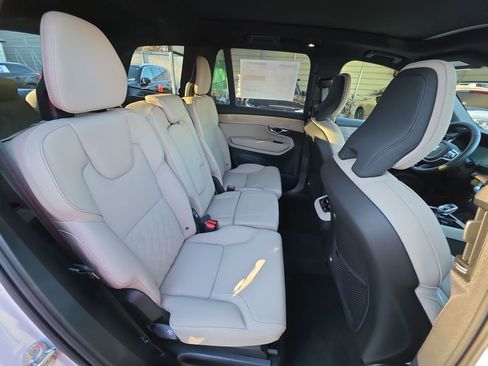New 2026 Volvo XC90 B6 Plus image 18