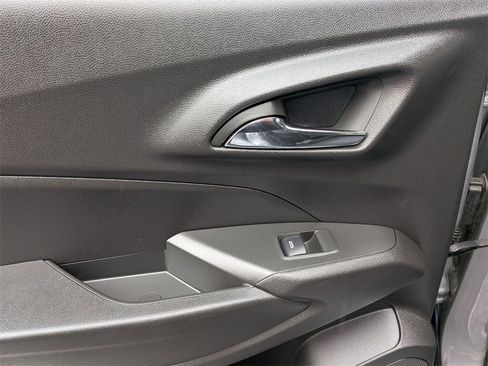 Used 2025 Chevrolet Trax LT w/ LT Convenience Package image 27