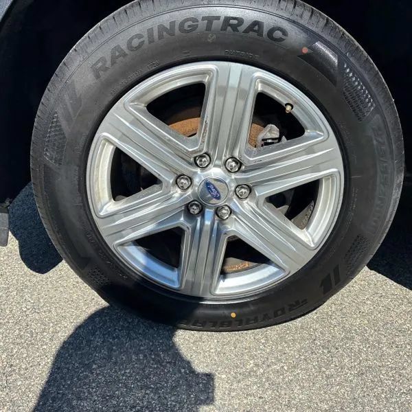 Used 2020 Ford Expedition XLT w/ Equipment Group 202A AWD/4WD image 18