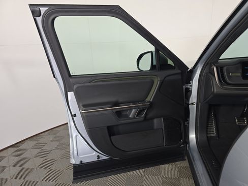 Used 2024 Rivian R1S Adventure AWD/4WD image 16