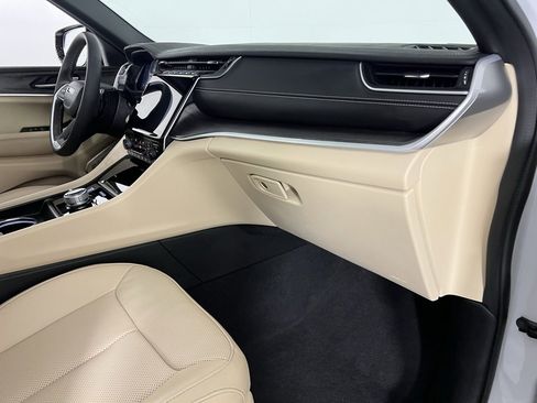 Certified 2024 Jeep Grand Cherokee Limited w/ Luxury Tech Group II image 33