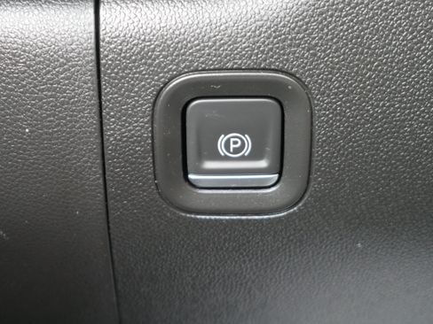 Certified 2022 Chevrolet Silverado 1500 Custom AWD/4WD image 27