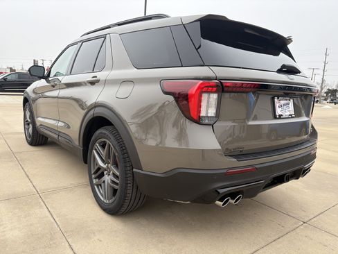 New 2026 Ford Explorer ST image 8