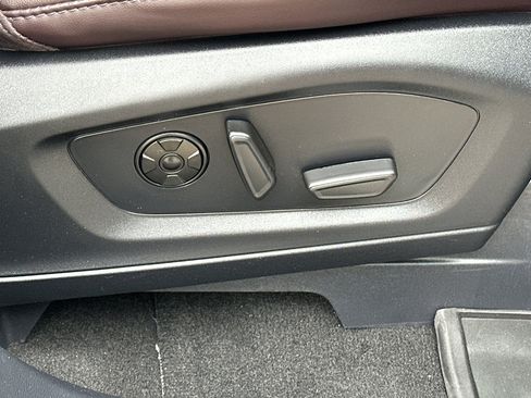 Used 2025 Ford Explorer Platinum AWD/4WD image 39