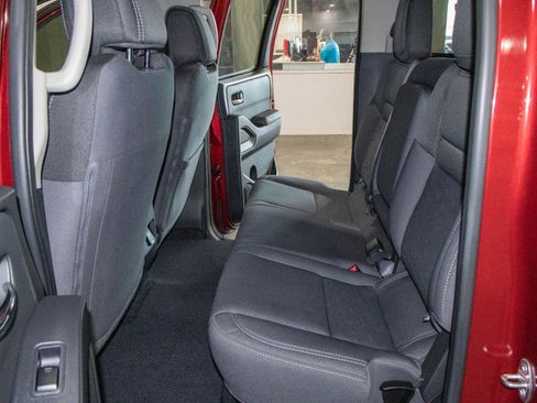 Used 2024 Nissan Frontier SV w/ SV Convenience Package RWD image 13