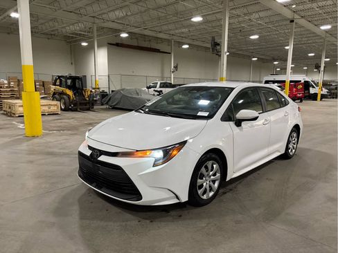 Certified 2025 Toyota Corolla LE image 3