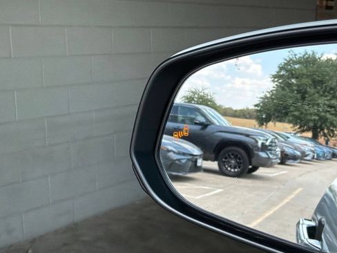 Used 2025 Toyota Tacoma SR5 AWD/4WD image 22