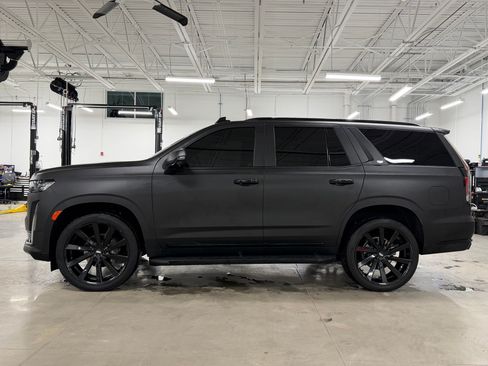 Used 2021 Cadillac Escalade Sport AWD/4WD image 2