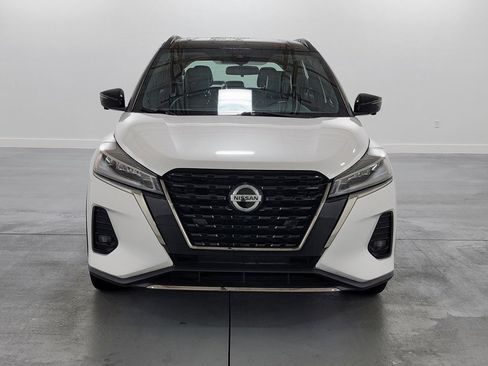 Used 2021 Nissan Kicks SR w/ SR Premium Package image 3