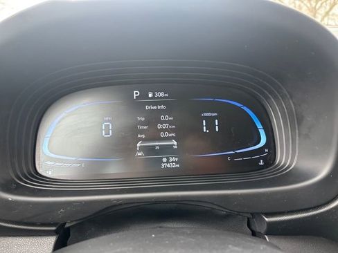 Certified 2023 Hyundai Venue Limited w/ Cargo Package image 16