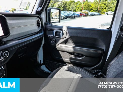 Used 2025 Jeep Wrangler Unlimited Sahara AWD/4WD image 44