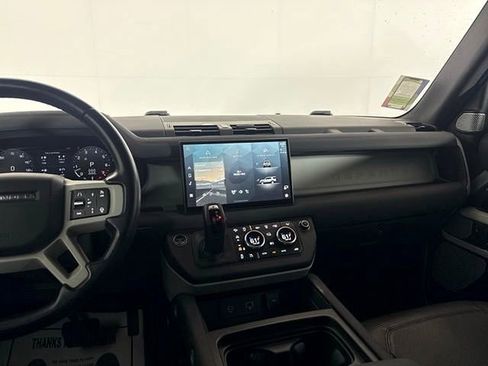 Used 2023 Land Rover Defender 130 SE image 18