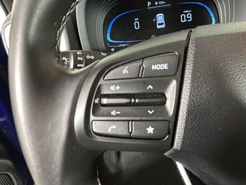 Used 2023 Hyundai Venue Limited FWD image 16