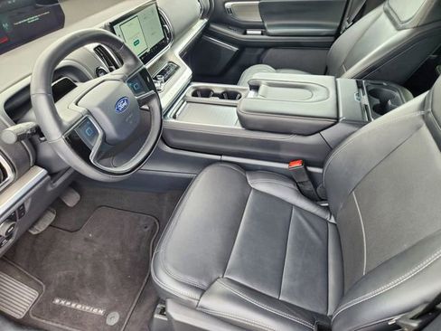 Used 2025 Ford Expedition Platinum AWD/4WD image 13