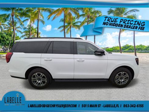 Used 2025 Ford Expedition Active AWD/4WD image 2