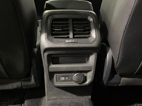 Used 2022 Volkswagen Tiguan SE R-Line image 10