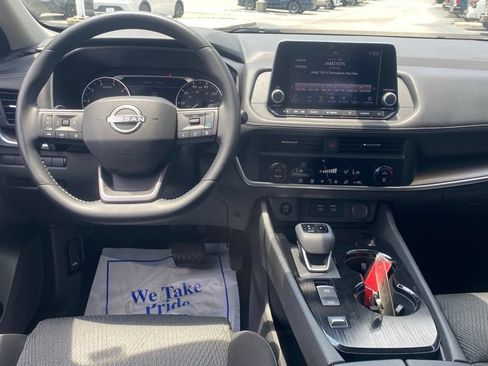 Used 2025 Nissan Rogue SV FWD image 9