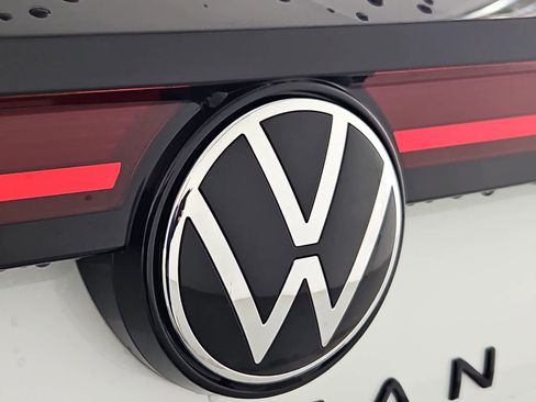 New 2026 Volkswagen Tiguan SE R-Line AWD/4WD image 11