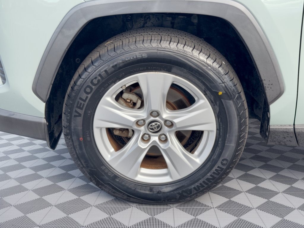 Used 2019 Toyota RAV4 XLE w/ Convenience Package FWD image 13