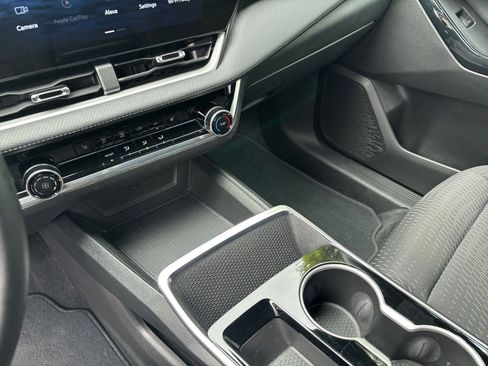 Used 2025 Chevrolet Equinox LT image 36