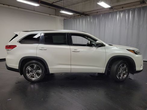 Used 2019 Toyota Highlander Limited Platinum AWD/4WD image 9