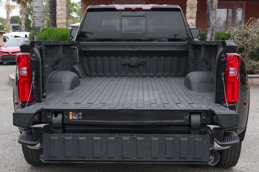Used 2024 Chevrolet Silverado 3500 LTZ w/ LTZ Plus Package AWD/4WD image 9