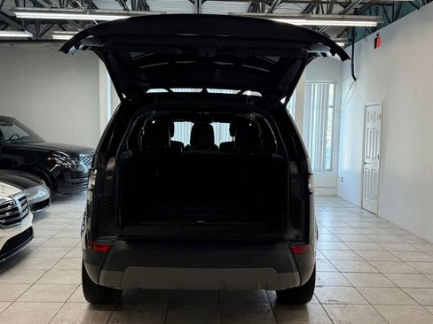 Used 2020 Land Rover Discovery SE AWD/4WD image 18