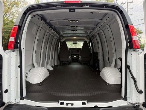 New 2025 GMC Savana 2500 Extended w/ Driver Convenience Package image 9