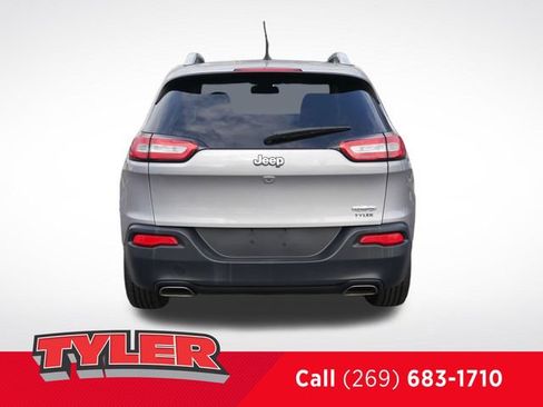 Used 2016 Jeep Cherokee Latitude FWD image 7