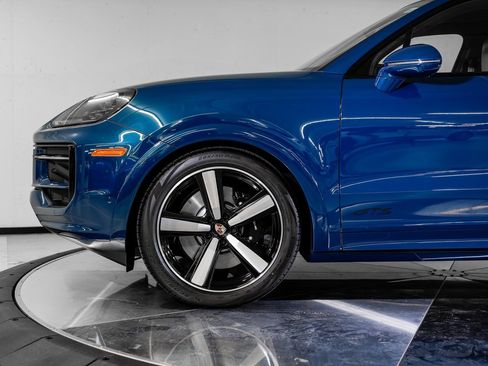 New 2026 Porsche Cayenne GTS image 10
