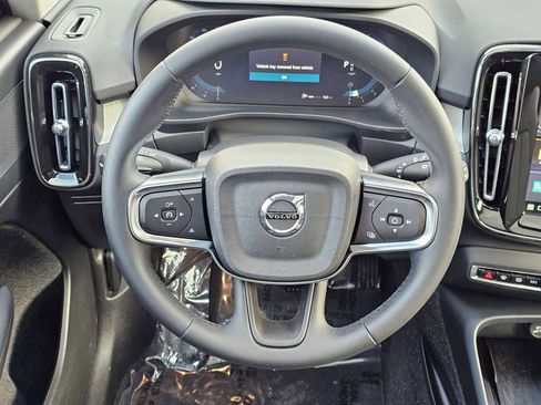 Used 2025 Volvo XC40 B5 Plus w/ Climate Package image 25