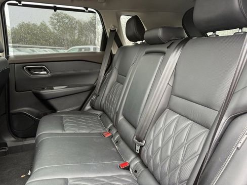 Used 2021 Nissan Rogue Platinum image 11