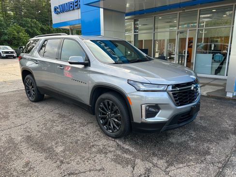 Used 2023 Chevrolet Traverse RS AWD/4WD image 3