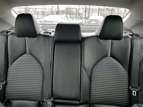 Used 2022 Toyota Camry SE image 21
