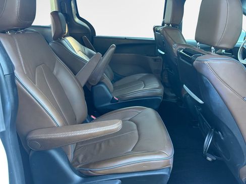 Certified 2020 Chrysler Pacifica Limited w/ Advanced Safetytec Group FWD image 29