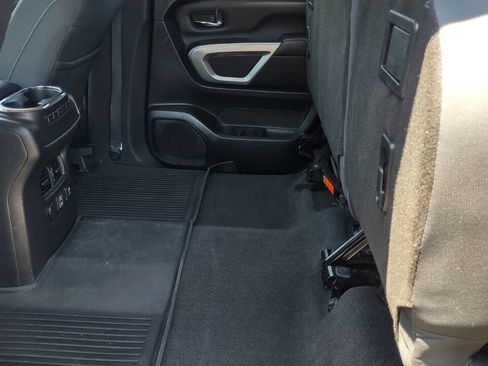 Used 2022 Nissan Titan SV w/ SV Convenience Package image 36