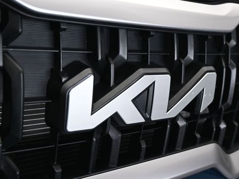 Used 2025 Kia Telluride EX w/ EX Captain's Chair Package image 51