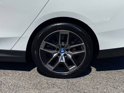 Used 2025 BMW i5 xDrive40 w/ Premium Package AWD/4WD image 11