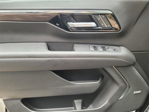 New 2025 Chevrolet Suburban Premier image 22