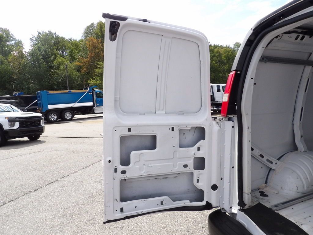 Used 2016 Chevrolet Express 2500 RWD image 42