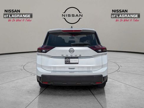 New 2026 Nissan Rogue SV FWD image 4